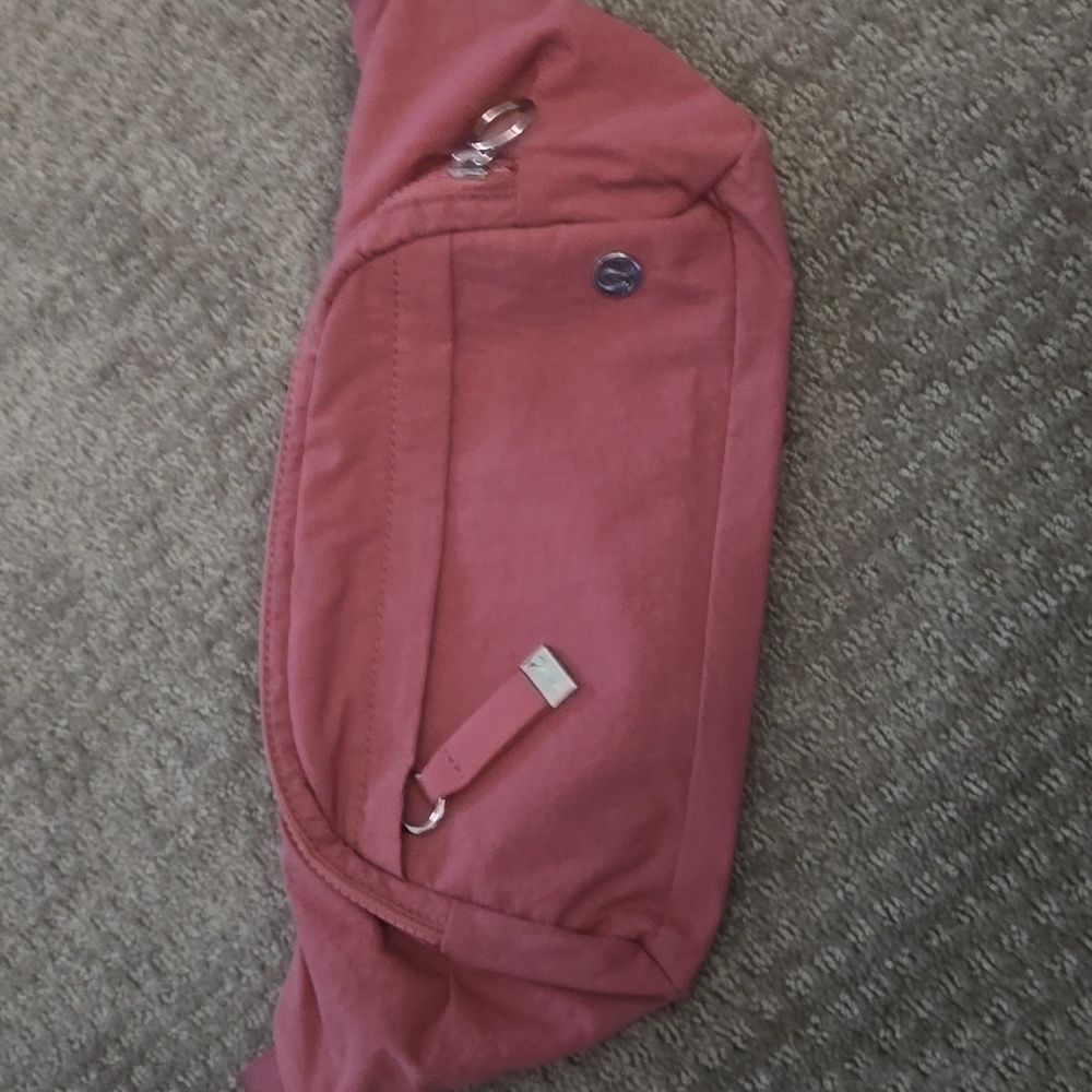 lululemon athletica Dusty Rose Crossbody/Waist Pack - Picture 2 of 5